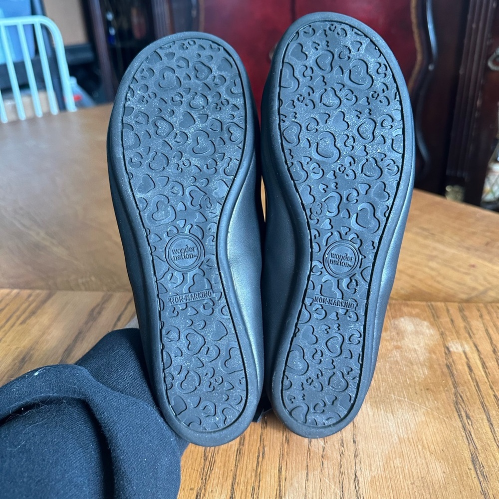 Black slip on shoes - Picture 7 of 9